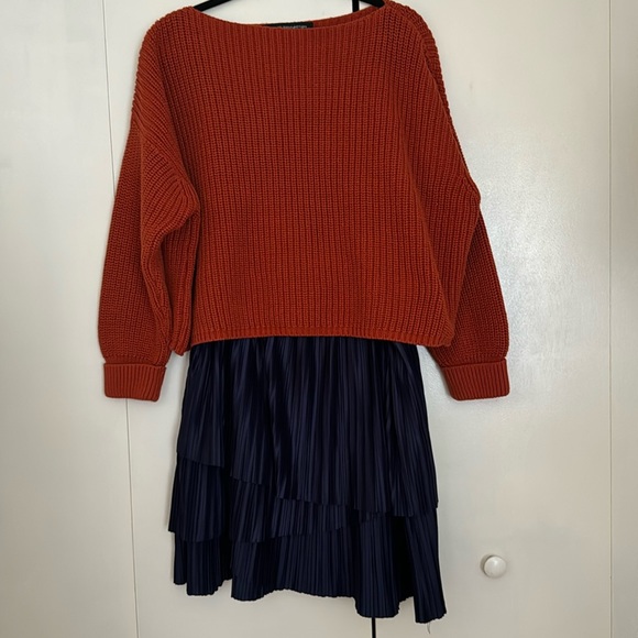 BANANA REPUBLIC Knee length layered pleated detail navy skirt - Picture 3 of 8